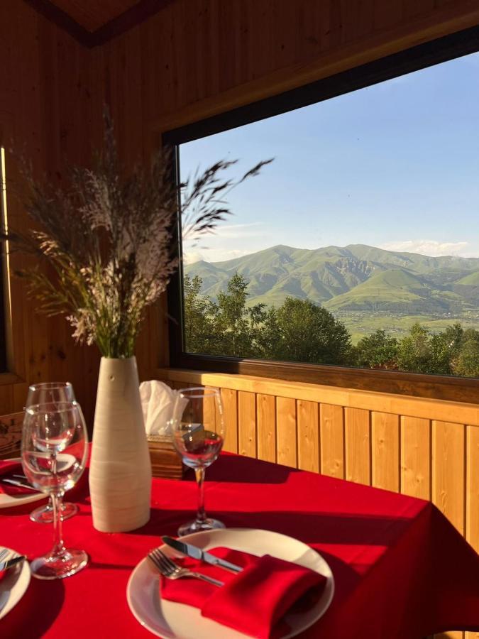 Villa Glamping Wolf Mount à Margahovit Extérieur photo